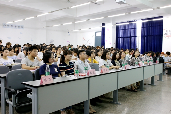 成都醫學院關愛青春醫路同伴生殖健康講座圓滿舉行